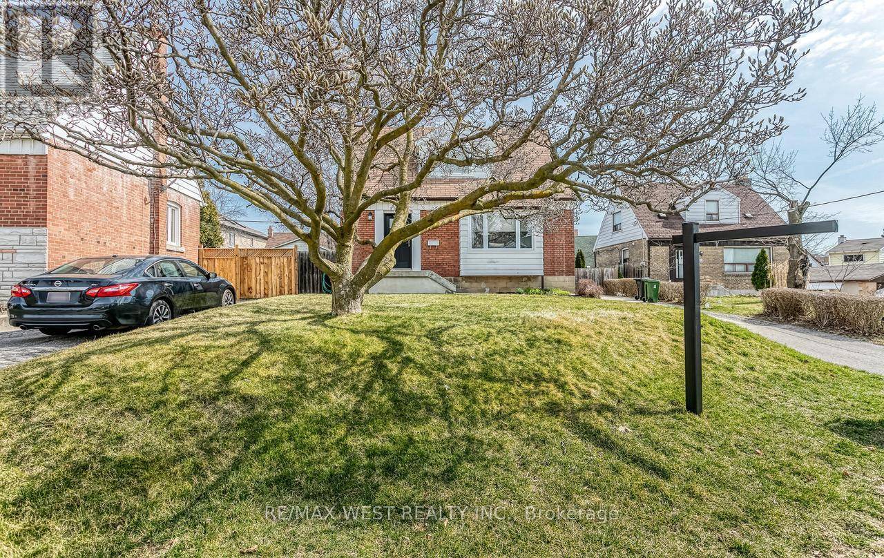 Toronto (beechborough-greenbrook), ON M6M4A6,3 GREENACRES ROAD