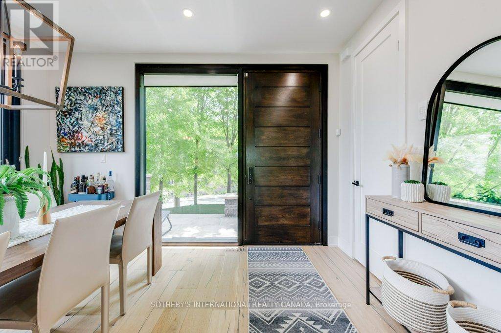 Toronto (high Park-swansea), ON M6S1C5,44-A MORNINGSIDE AVENUE