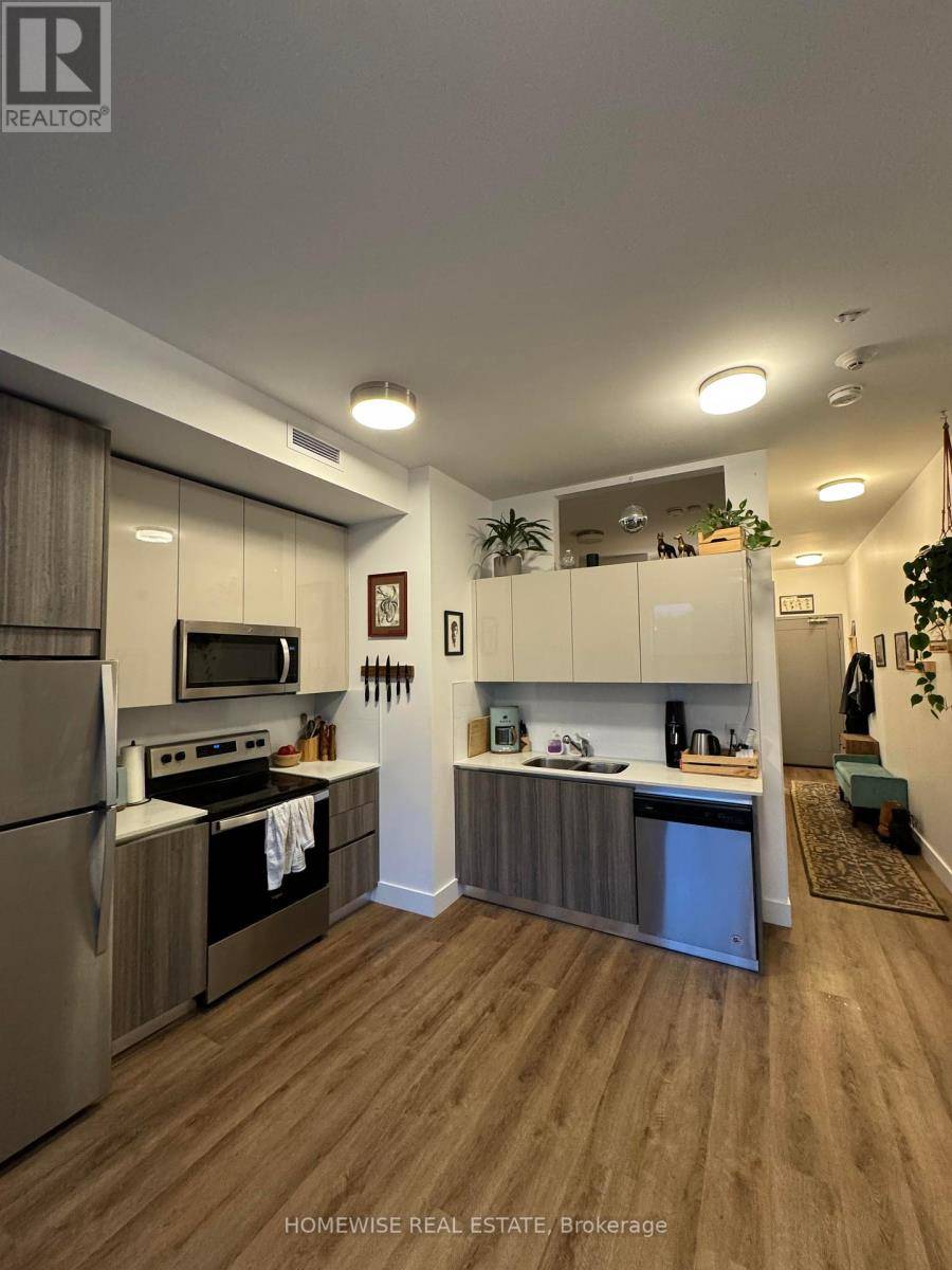 Toronto (junction Area), ON M6P1Z3,3020 Dundas ST West #304