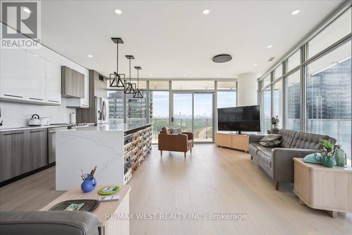 Toronto (high Park-swansea), ON M6S5B3,103 The Queensway #2304