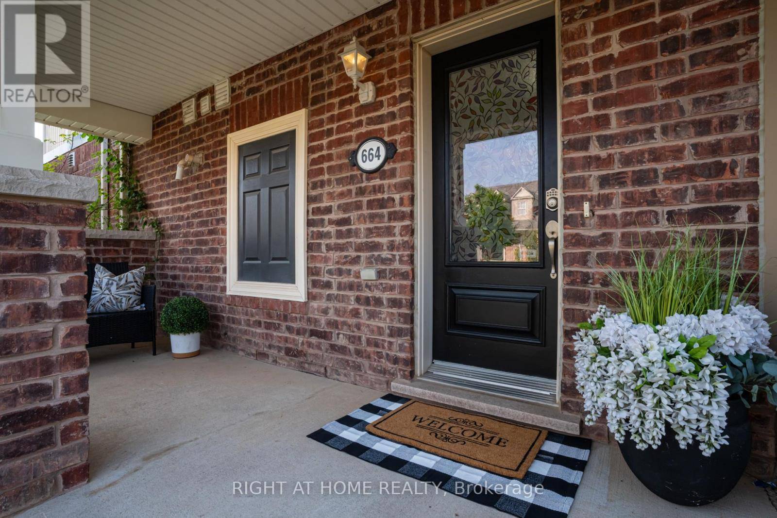 Milton (ha Harrison), ON L9T0P3,664 SCOTT BOULEVARD