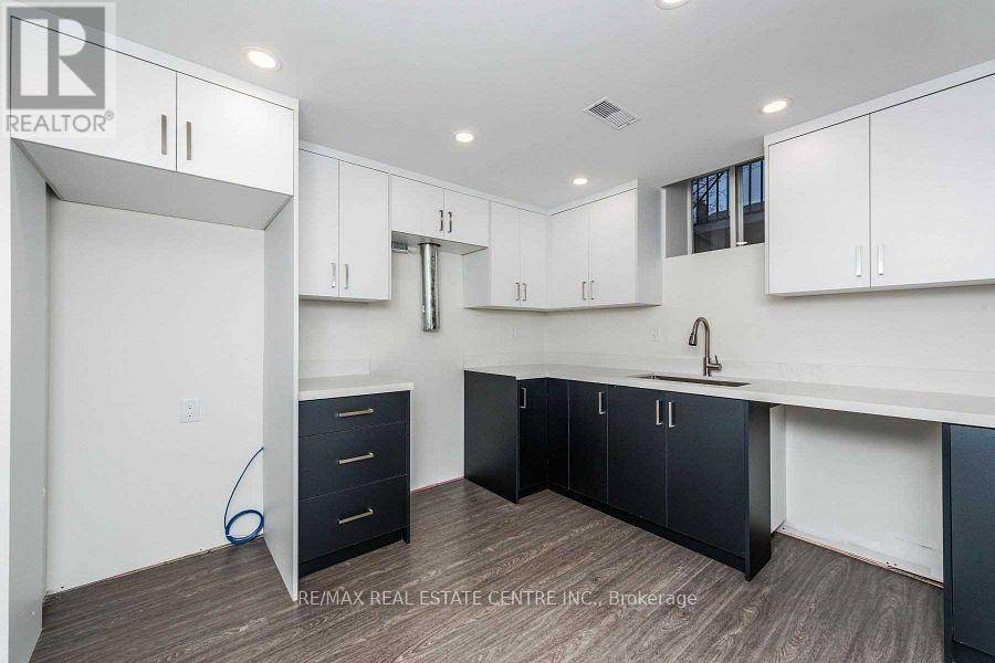 Mississauga (creditview), ON L5C4K7,4233 Regency DR #Bsmt