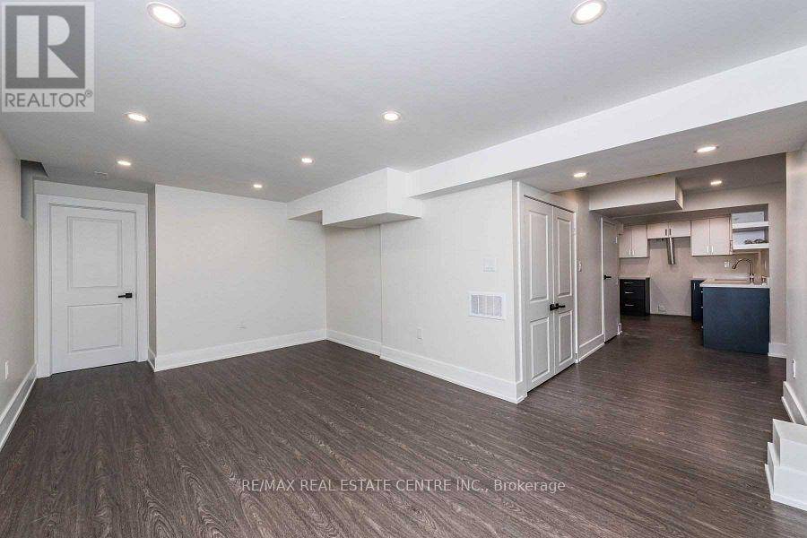 Mississauga (creditview), ON L5C4K7,4233 Regency DR #Bsmt