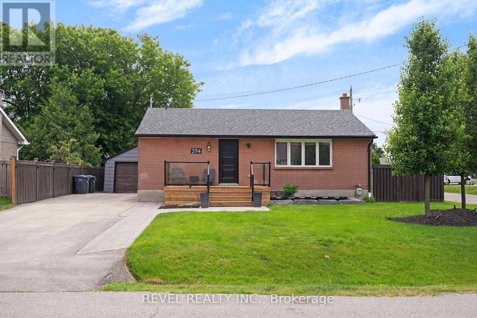 Caledon (bolton West), ON L7E4X8,294 HENDERSON STREET