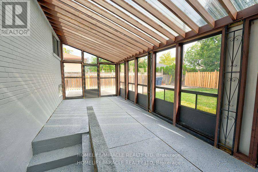 Toronto (mount Olive-silverstone-jamestown), ON M9V3G4,85 SILVERSTONE DRIVE