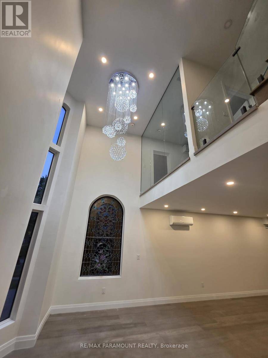 Toronto (high Park North), ON M6P2S4,136 High Park AVE #1