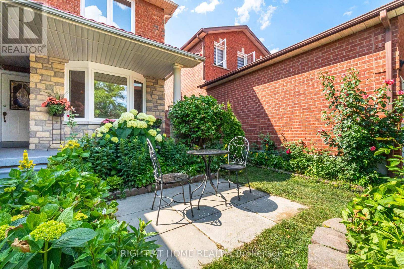Mississauga (hurontario), ON L5R1P9,325 HARROWSMITH DRIVE