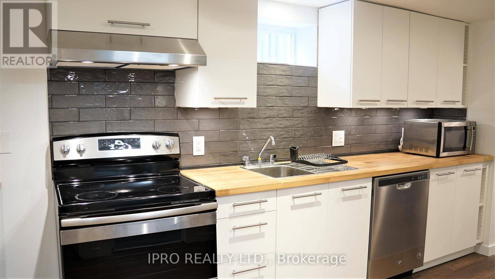 Toronto (keelesdale-eglinton West), ON M6M1M1,LOWER LEVEL - 31 ROTHERHAM AVENUE