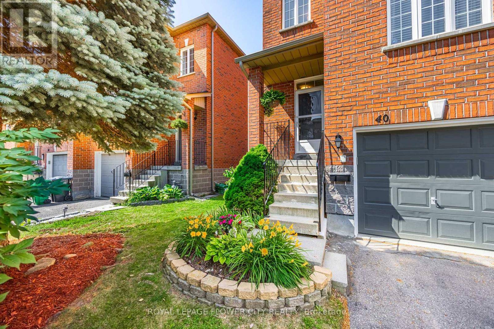 Brampton (downtown Brampton), ON L6X5A1,120 Railroad ST #40