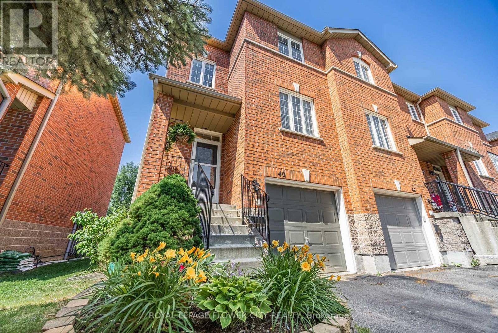 Brampton (downtown Brampton), ON L6X5A1,120 Railroad ST #40