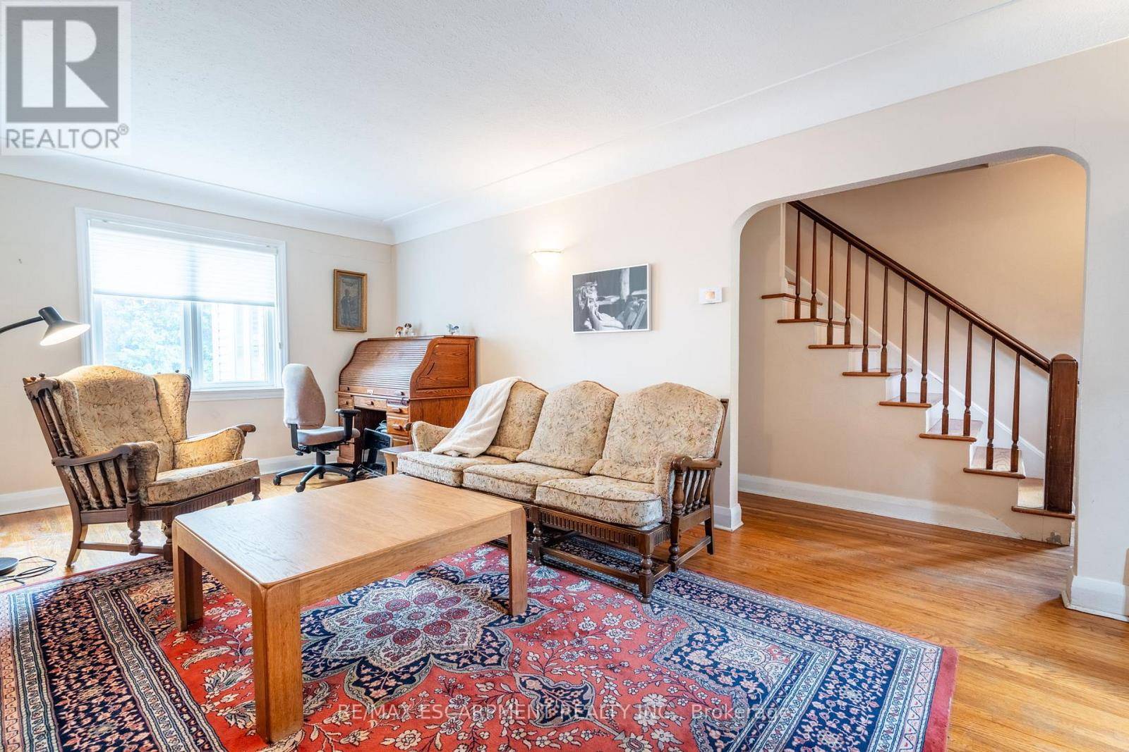 Burlington (brant), ON L7R2P2,580 EMERALD STREET