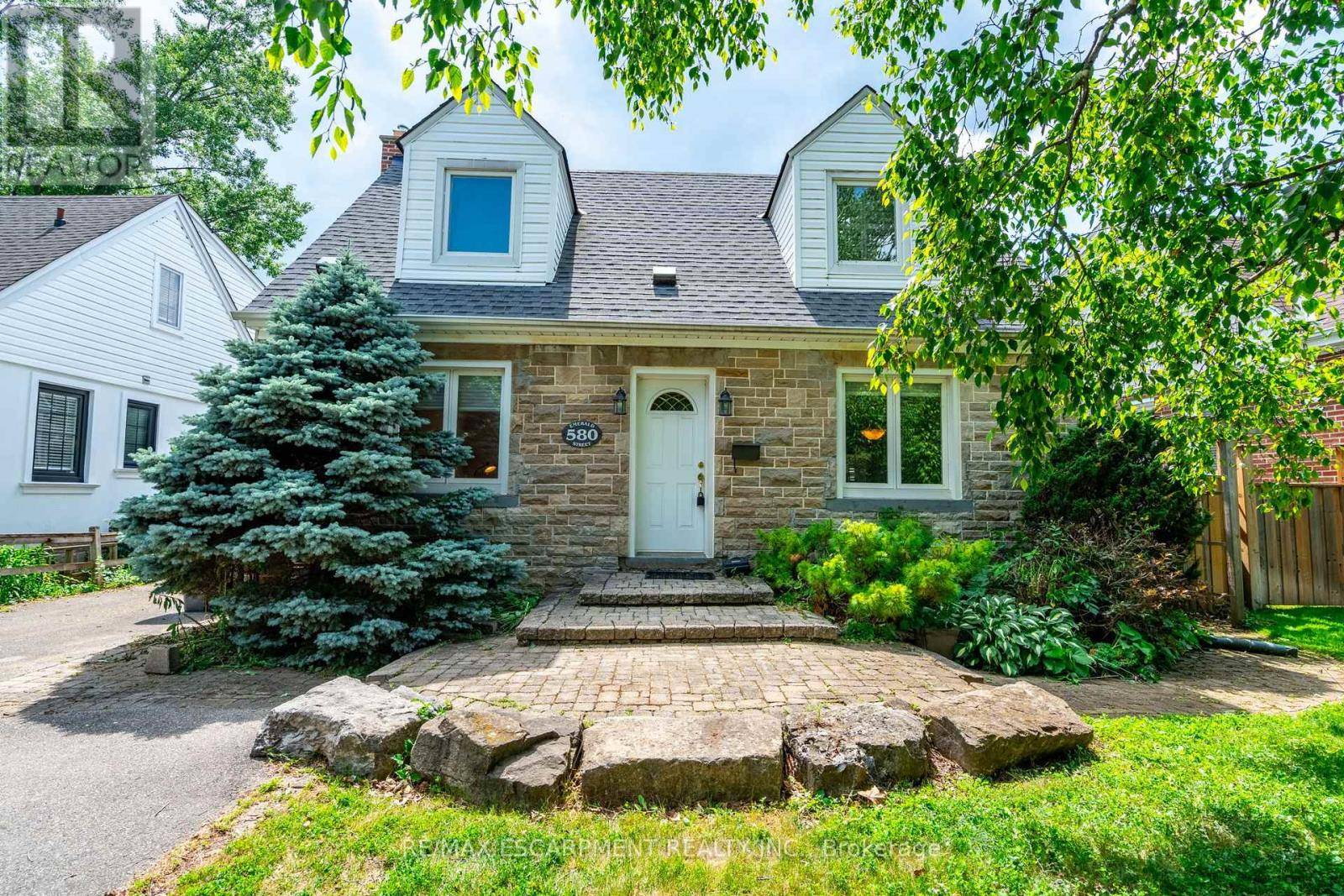 Burlington (brant), ON L7R2P2,580 EMERALD STREET