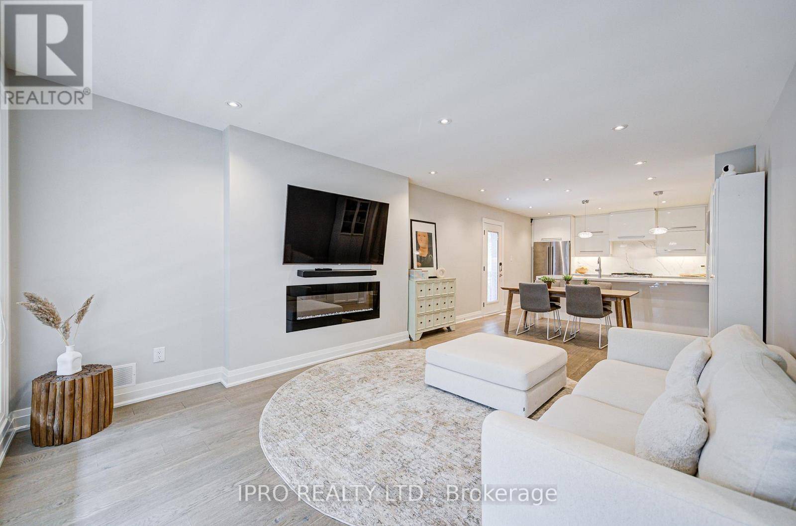 Toronto (stonegate-queensway), ON M8Z2V9,6 CARDIGAN ROAD