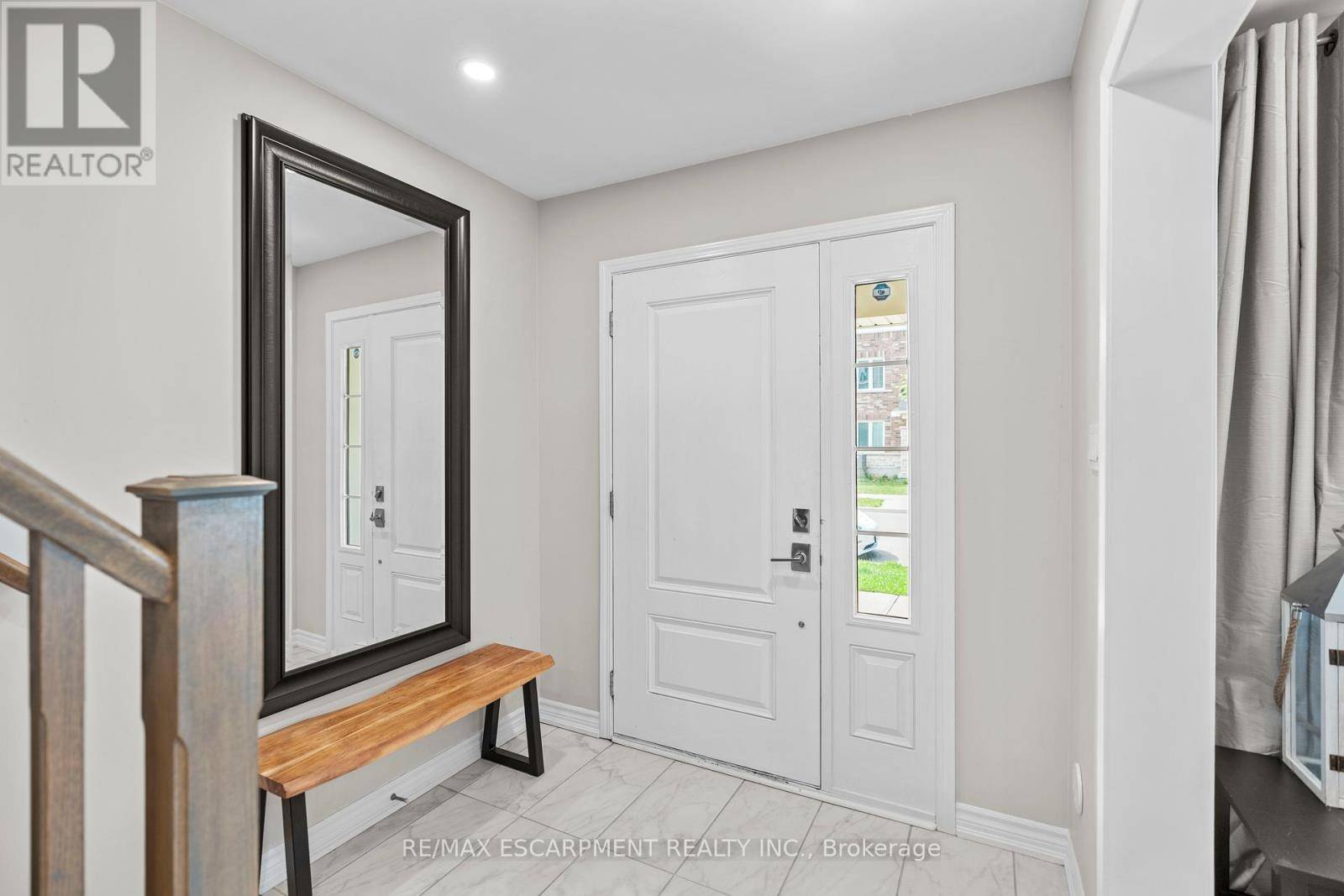 Oakville (go Glenorchy), ON L6M0Y9,352 TIMBERLAND GATE