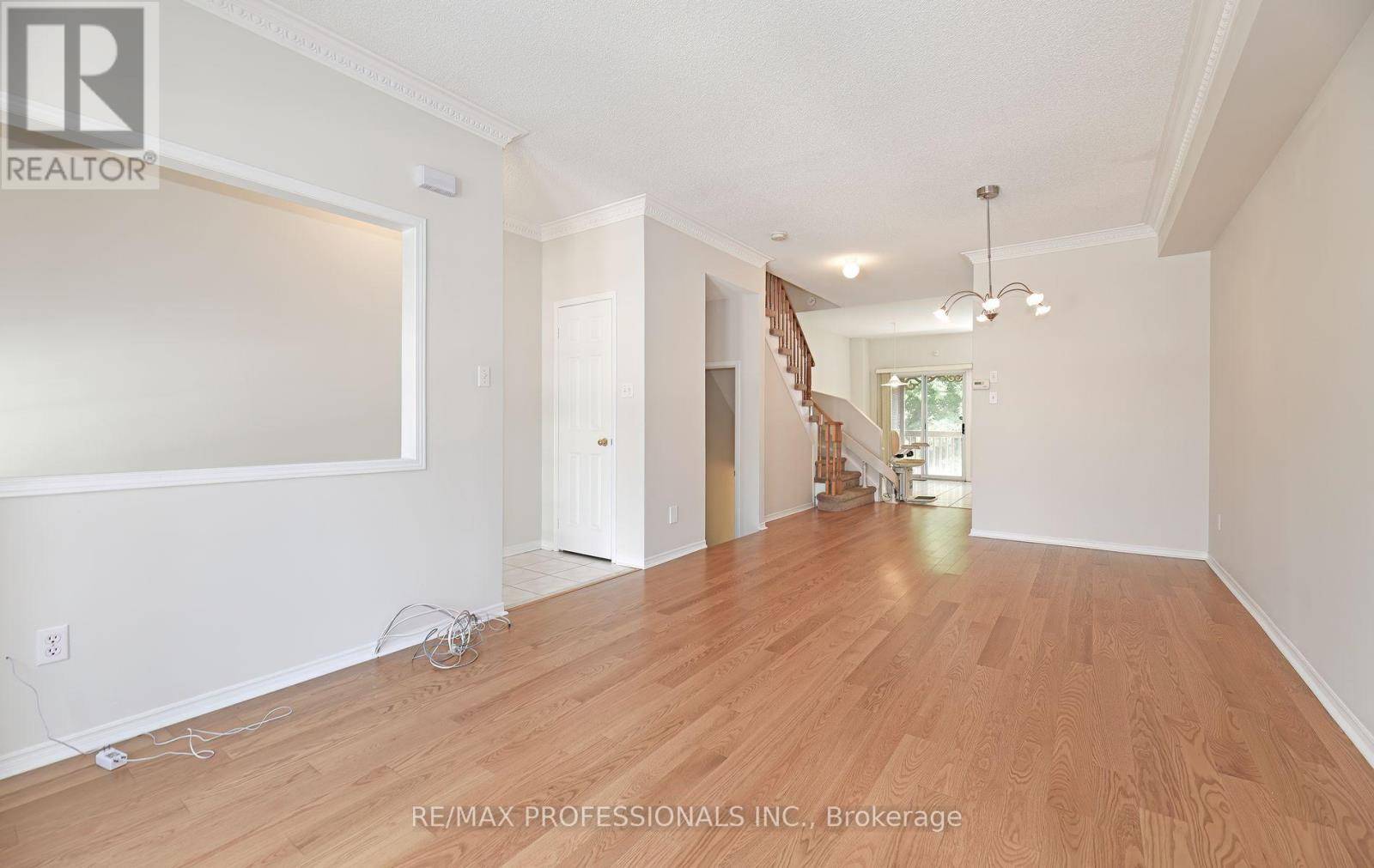Toronto (mimico), ON M8V4A6,29 HARBOURVIEW CRESCENT