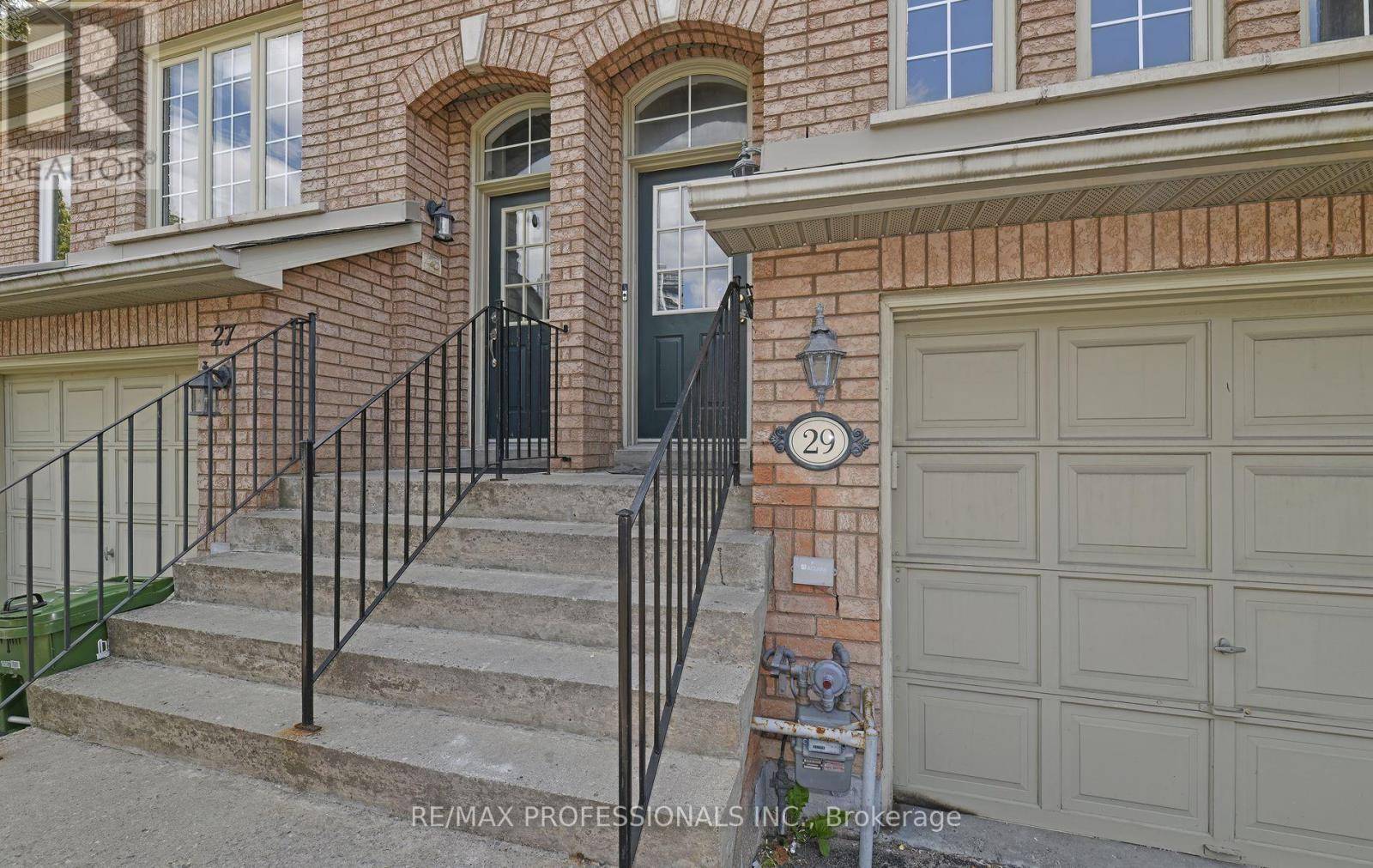 Toronto (mimico), ON M8V4A6,29 HARBOURVIEW CRESCENT