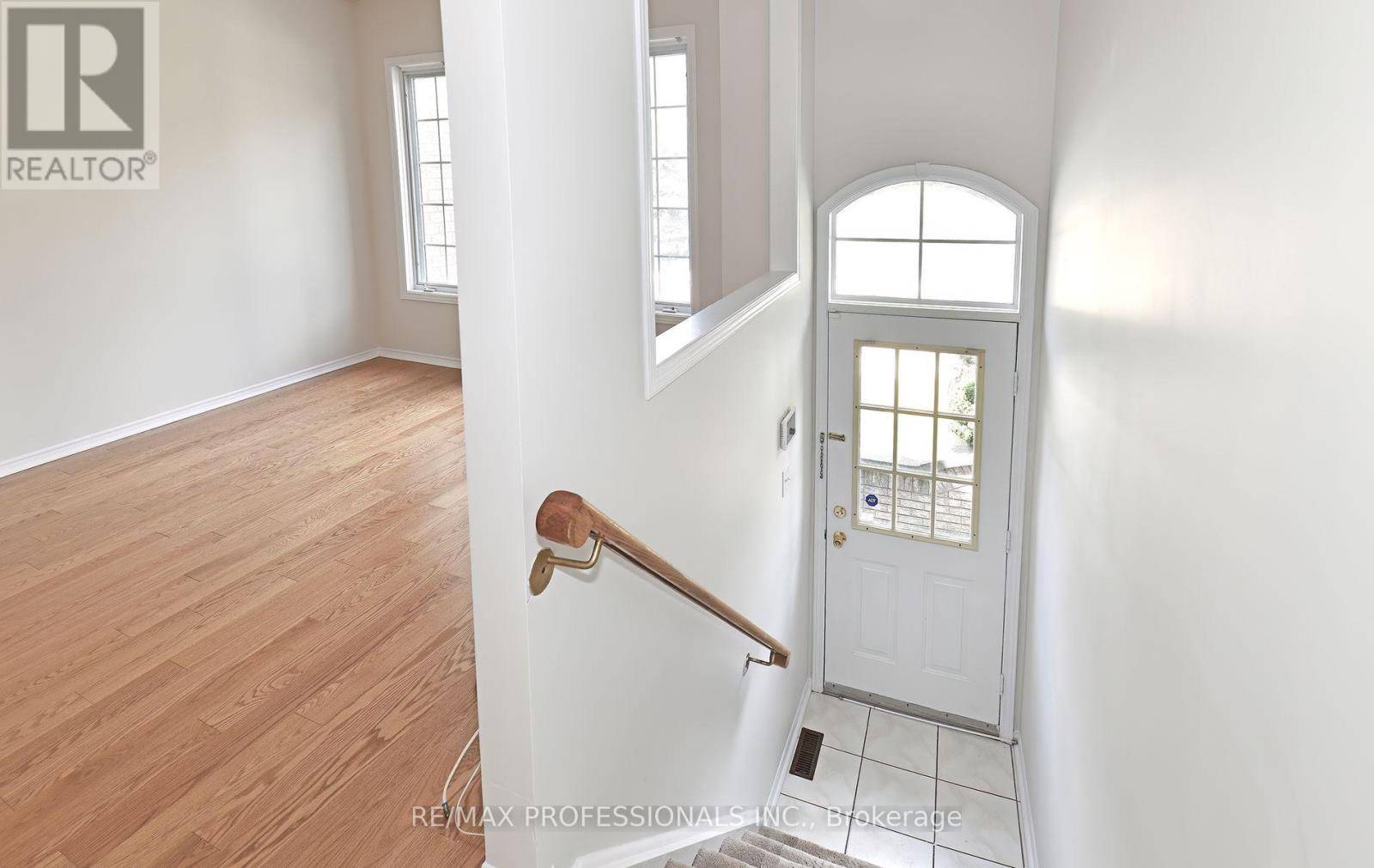 Toronto (mimico), ON M8V4A6,29 HARBOURVIEW CRESCENT