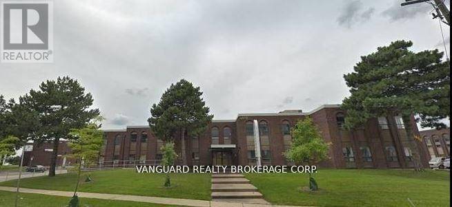Toronto (york University Heights), ON M3J2B9,4478 Chesswood DR #11-12