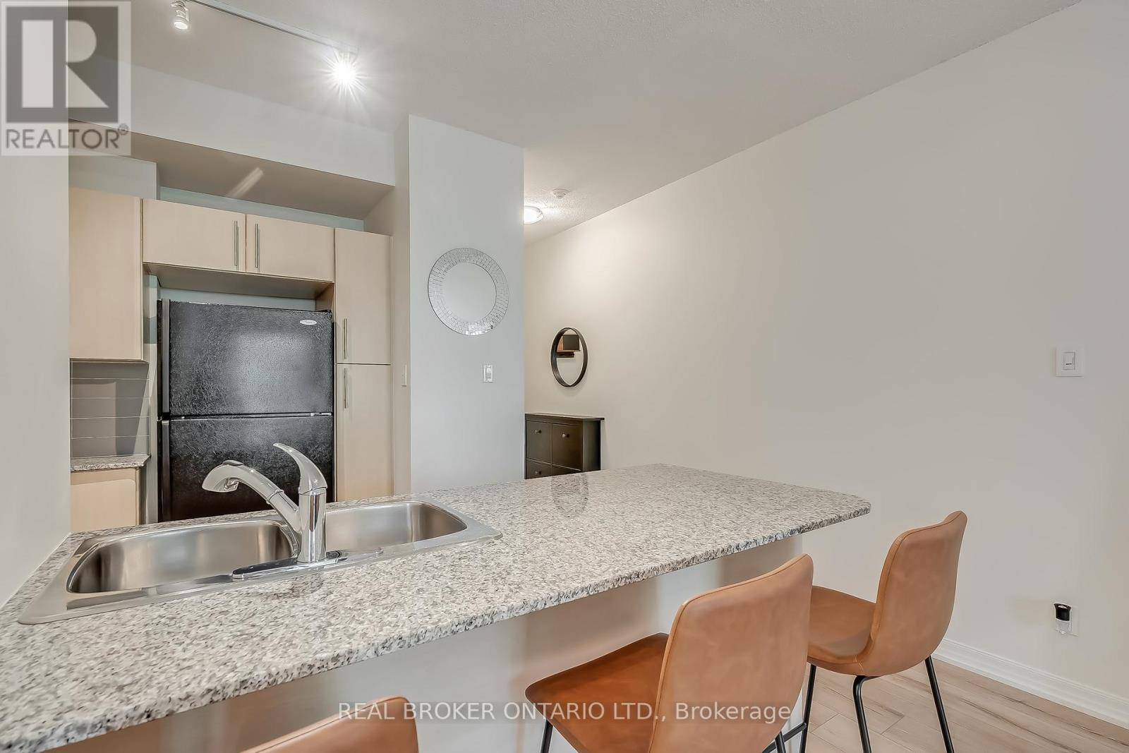 Mississauga (fairview), ON L5B0C1,3515 Kariya DR #201