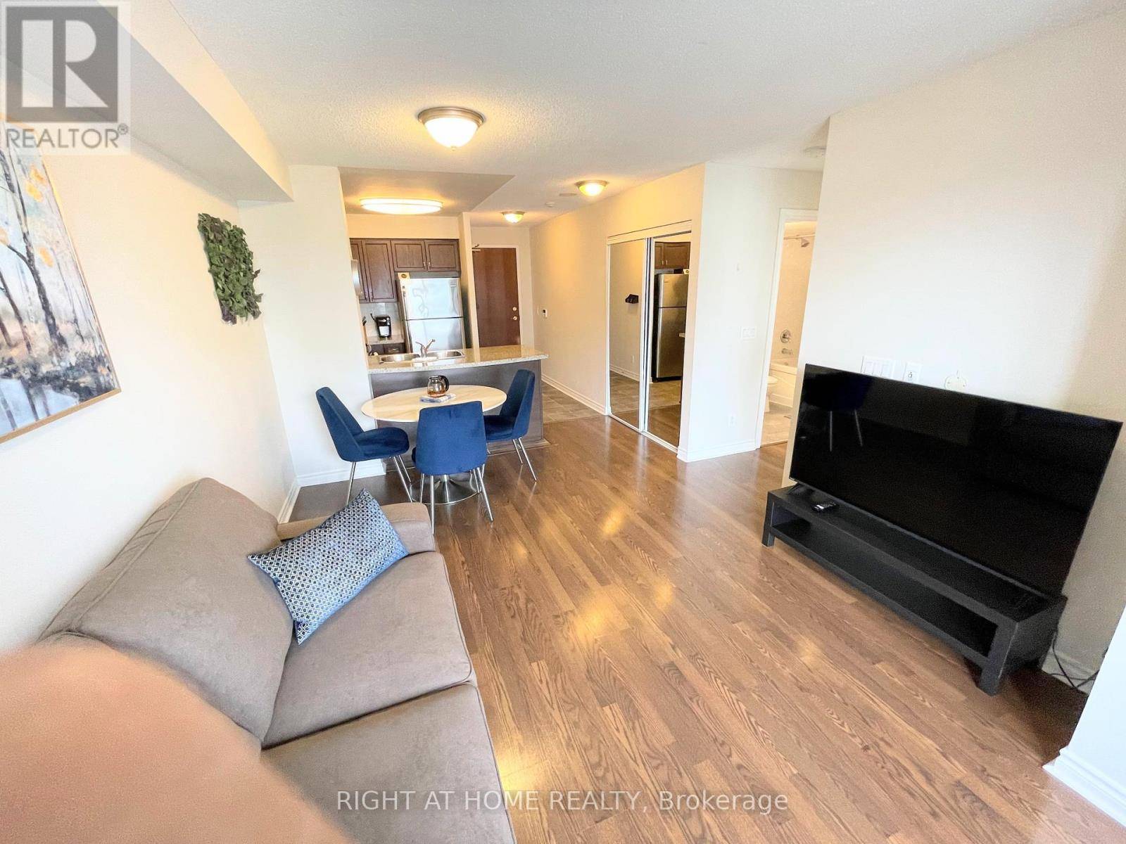 Toronto (islington-city Centre West), ON M9A0A3,5 Michael Power PL #1701