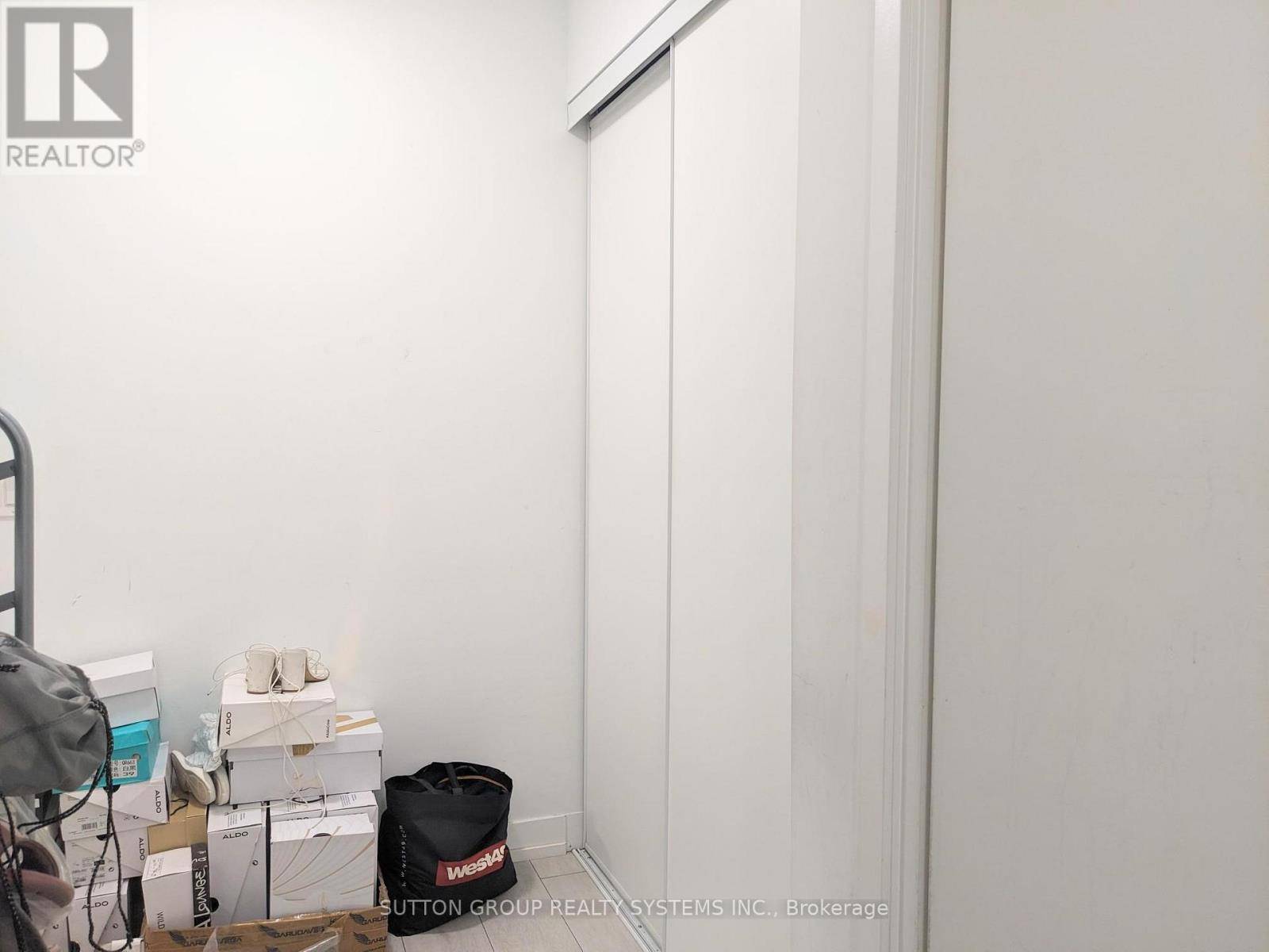 Toronto (south Parkdale), ON M6K1Z6,270 Dufferin ST #311