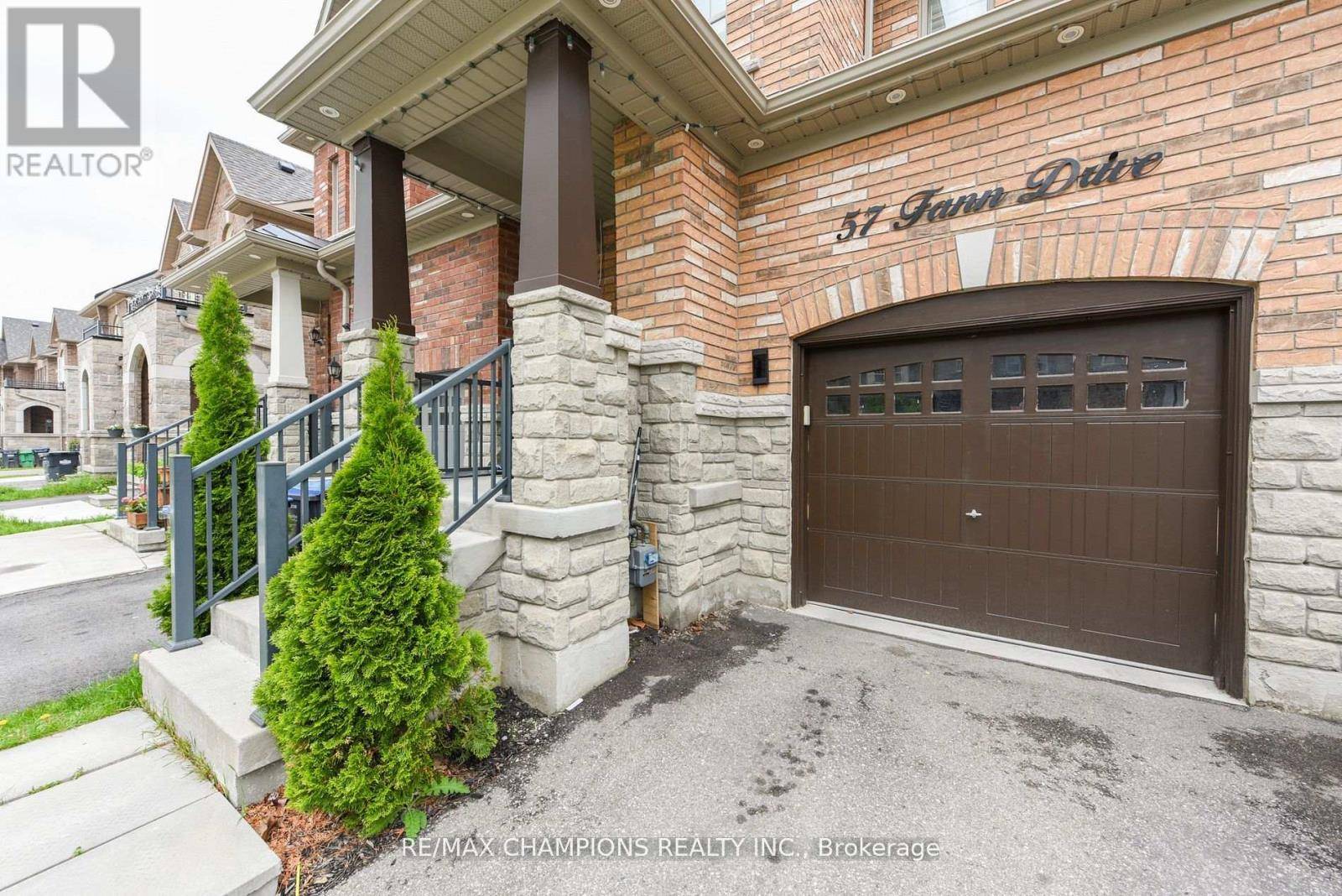 Brampton (northwest Brampton), ON L7A4L3,57 FANN DRIVE