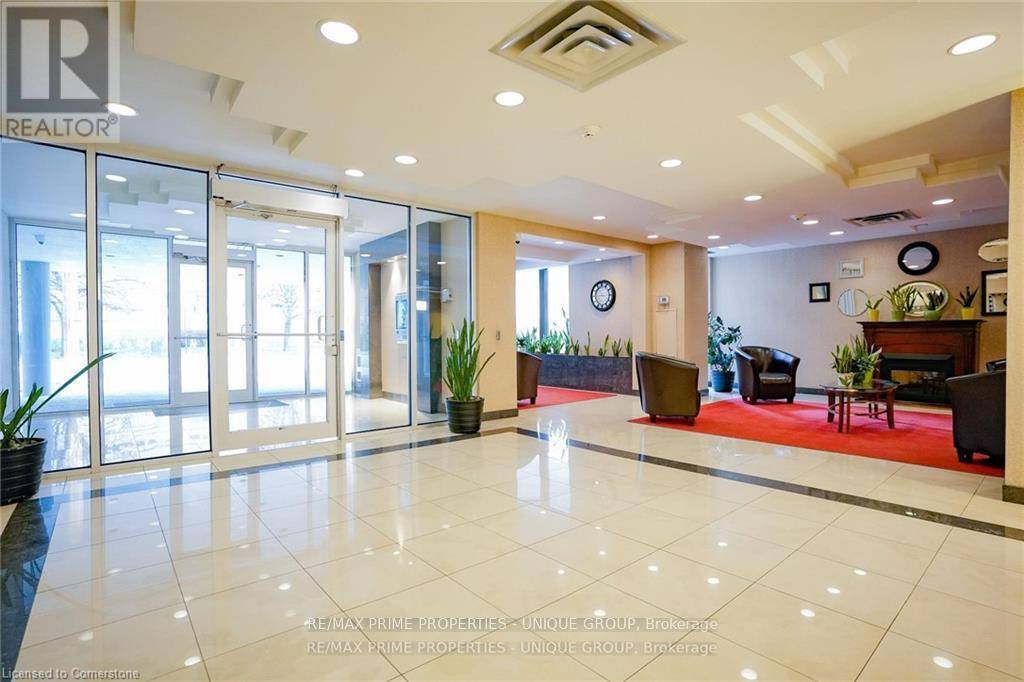 Mississauga (city Centre), ON L5B3W3,300 Webb DR #706