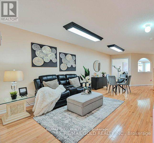 Brampton (sandringham-wellington), ON L6R0N3,11 CAVERSHAM DRIVE
