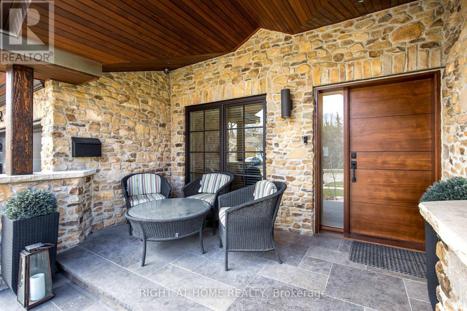 Mississauga (applewood), ON L4Y3S9,3602 LOGMOSS CRESCENT