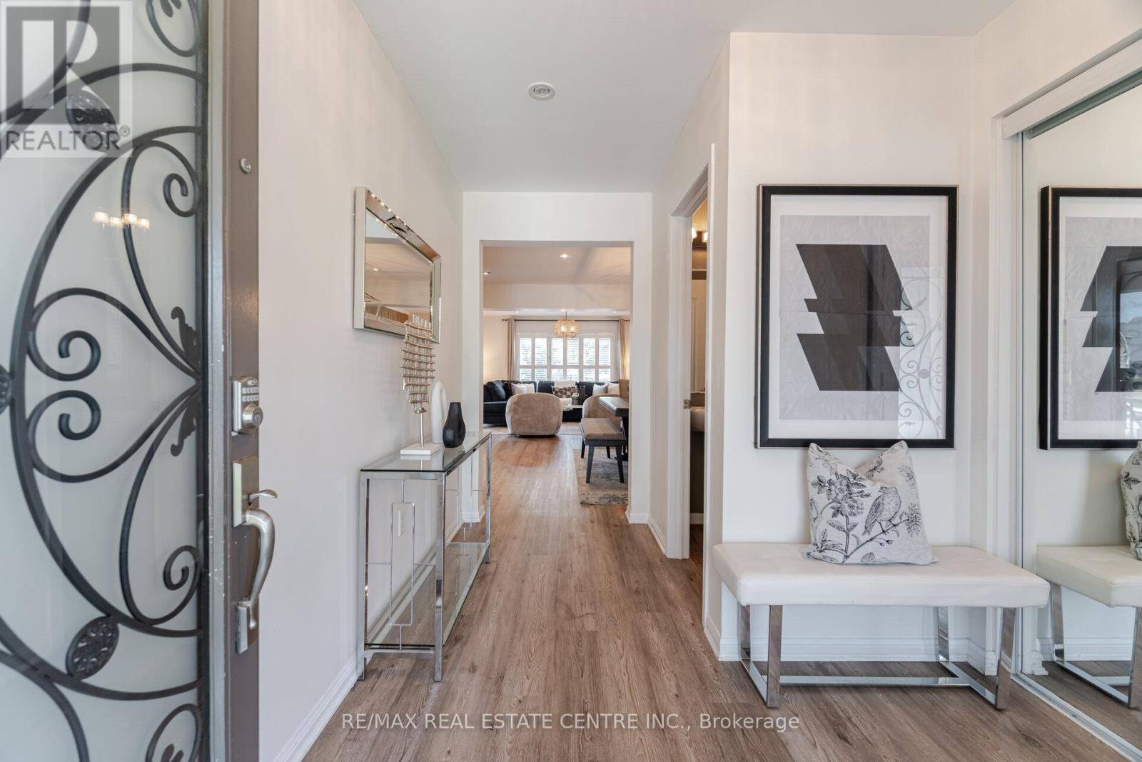 Milton (ha Harrison), ON L9T7T1,996 SAVOLINE BOULEVARD