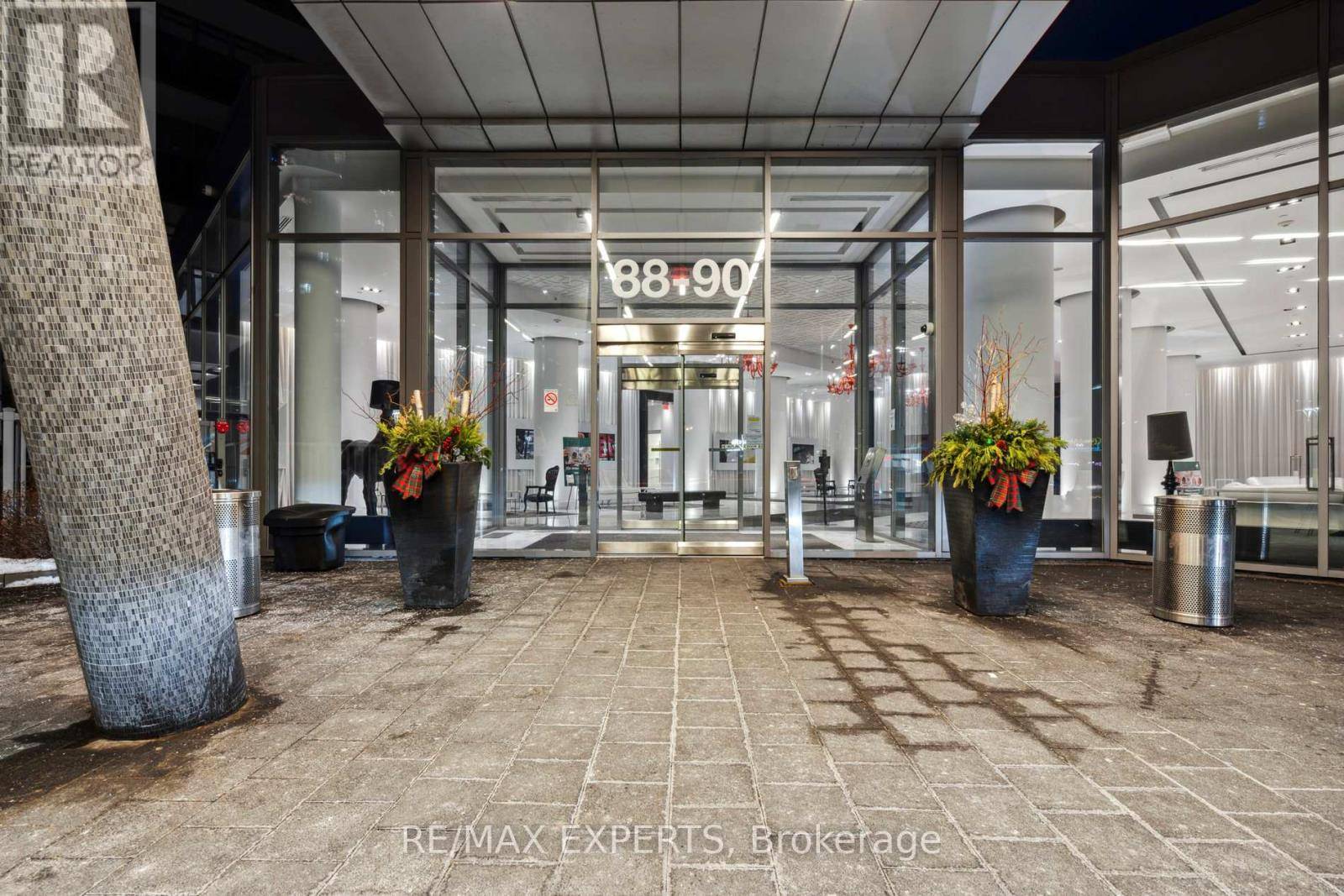 Toronto (mimico), ON M8Y0B6,90 Park Lawn RD #PH-3007