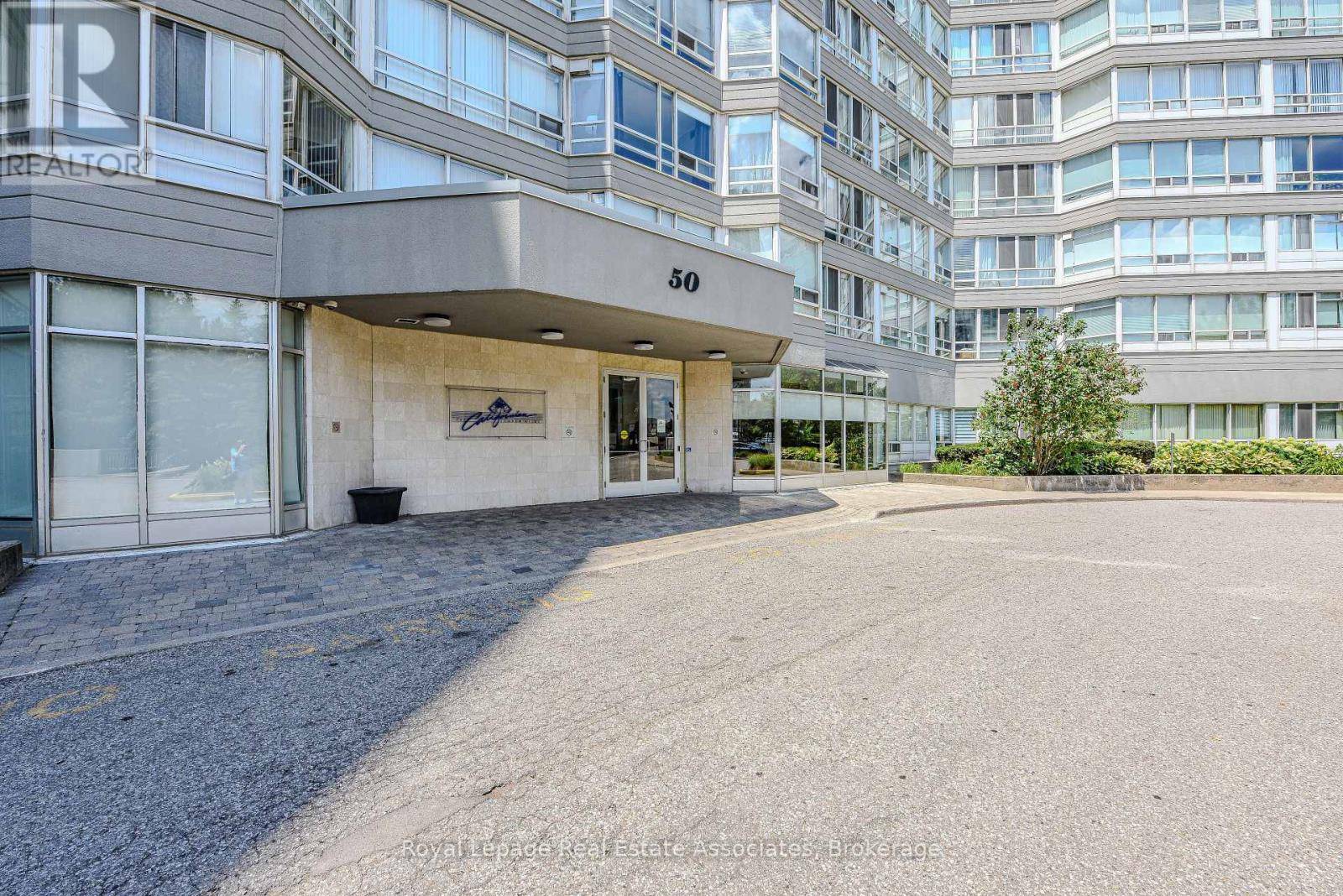 Mississauga (hurontario), ON L5R1Y2,50 Kingsbridge Garden CIR #1104