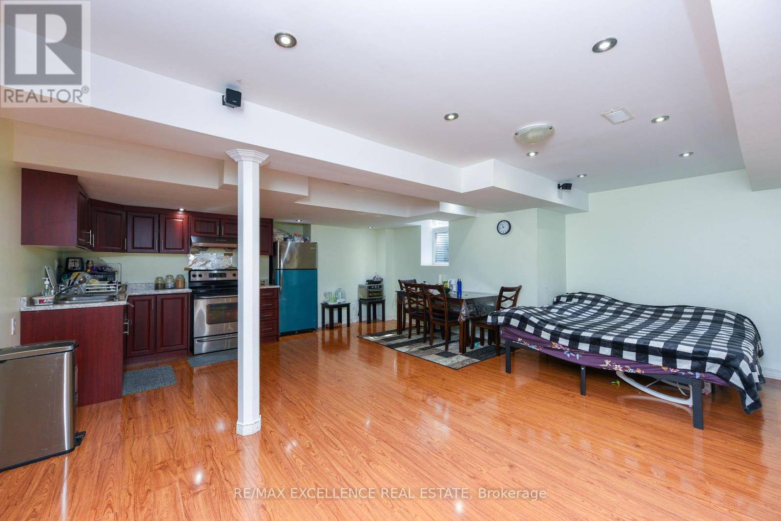 Milton (de Dempsey), ON L9T6C7,1166 WOODWARD AVENUE