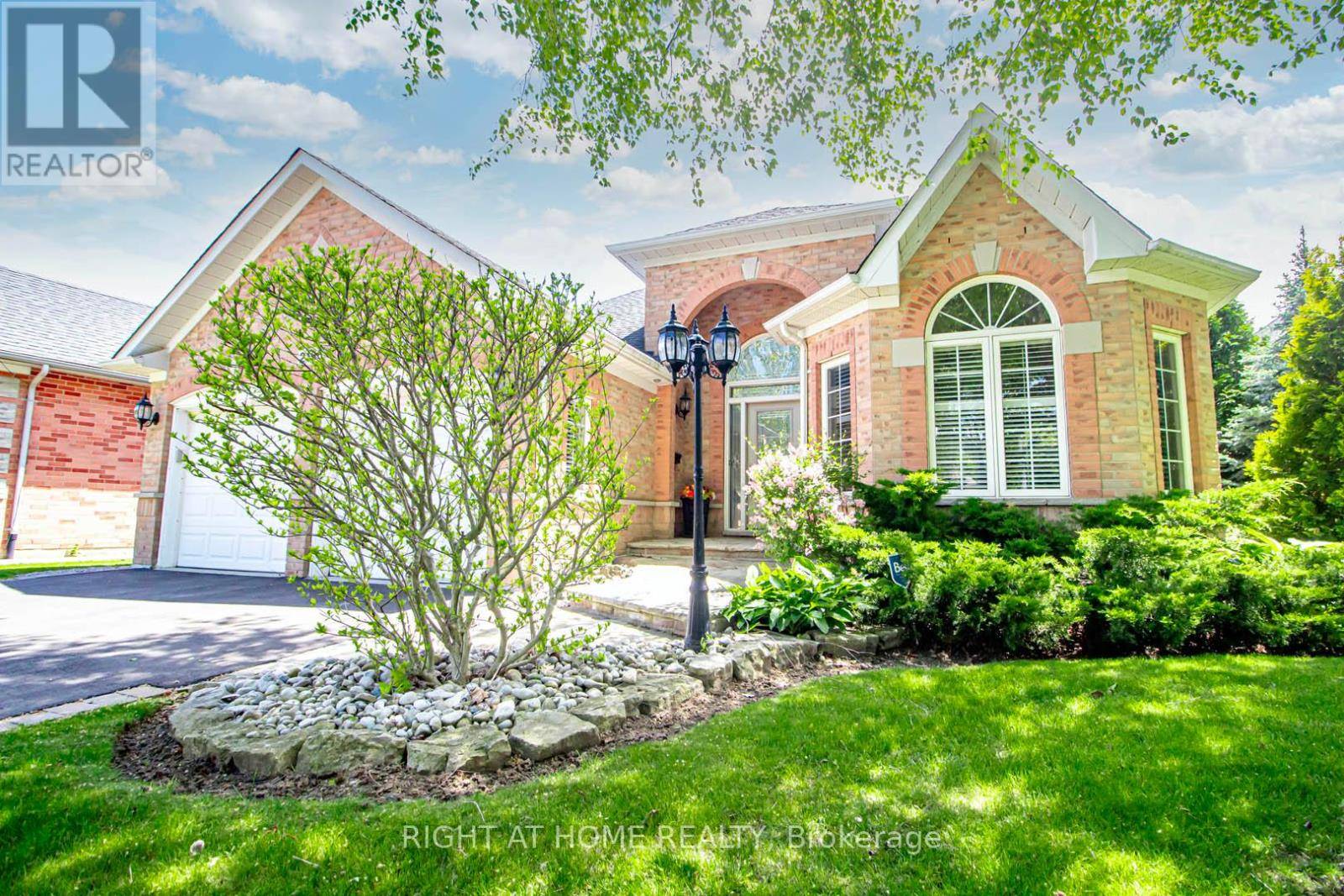 Burlington (rose), ON L7M4A8,2156 COUNTRY CLUB DRIVE