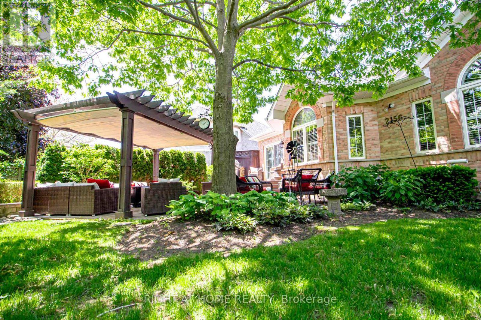 Burlington (rose), ON L7M4A8,2156 COUNTRY CLUB DRIVE