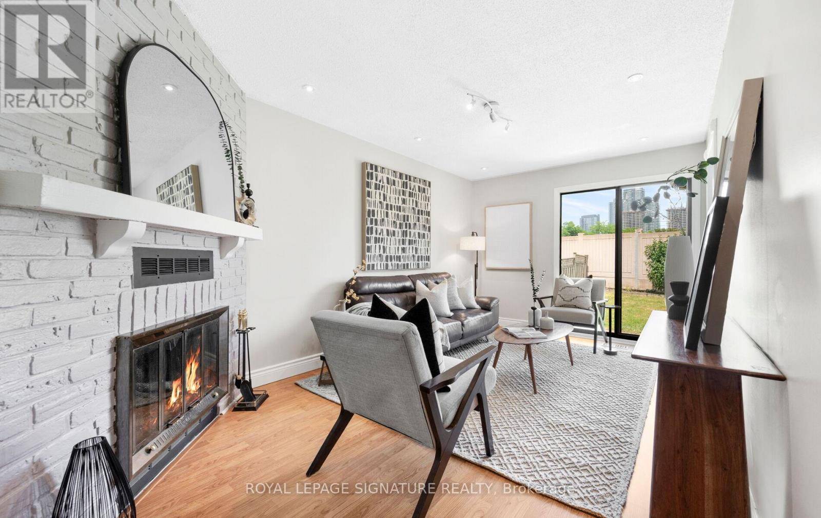 Mississauga (creditview), ON L5C3W1,638 GALLOWAY CRESCENT