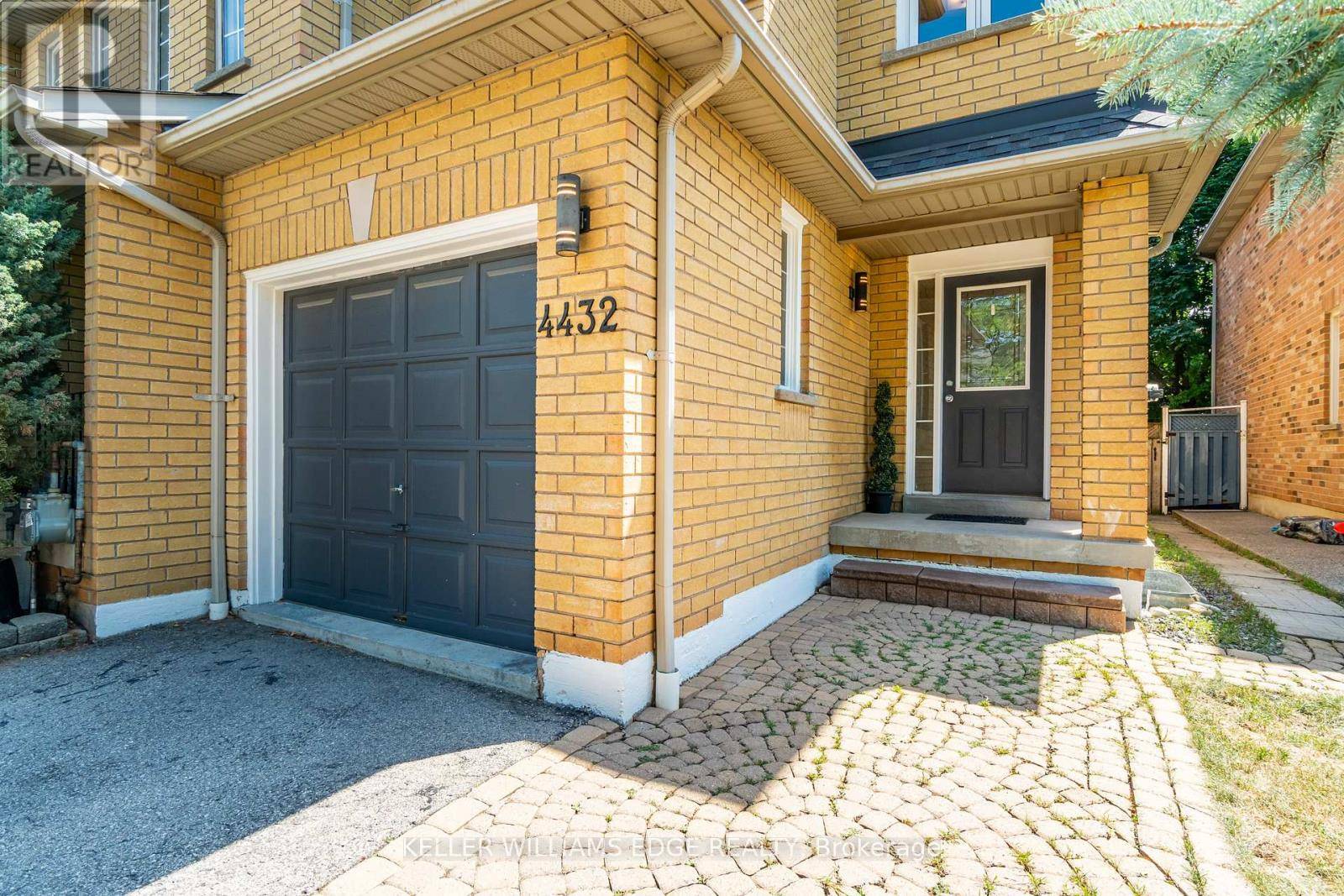 Burlington (appleby), ON L7L6J8,4432 VALLENCE DRIVE