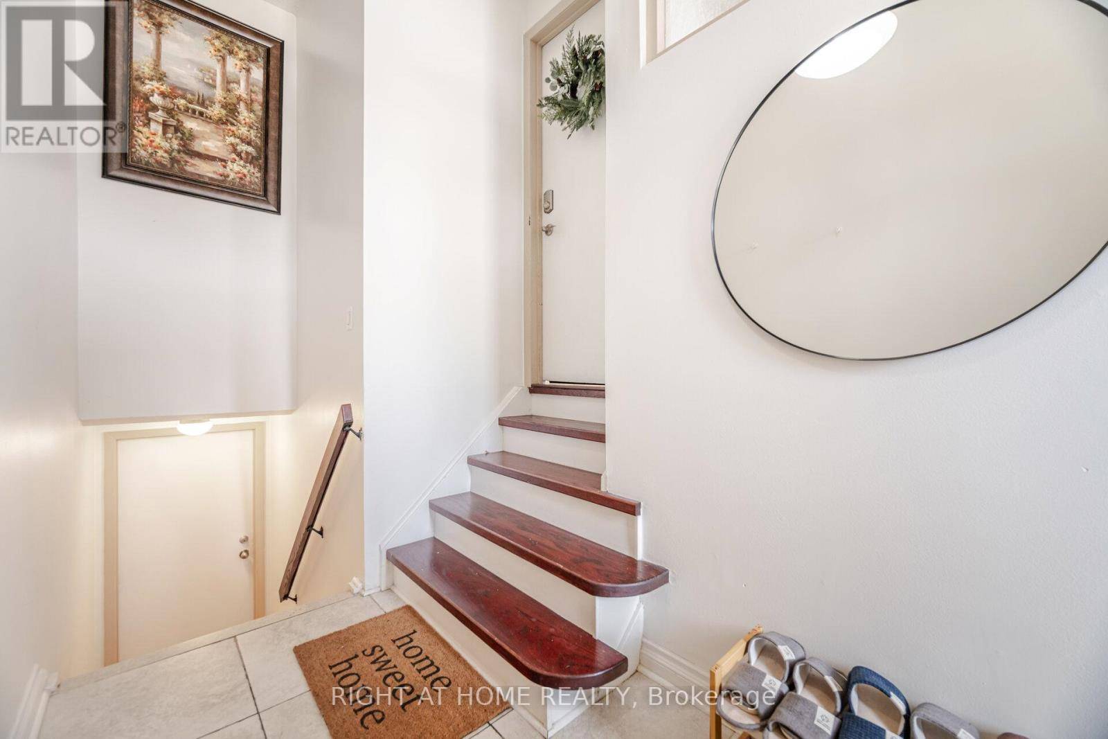Mississauga (applewood), ON L4Y3Z4,3241 MCCARTHY COURT