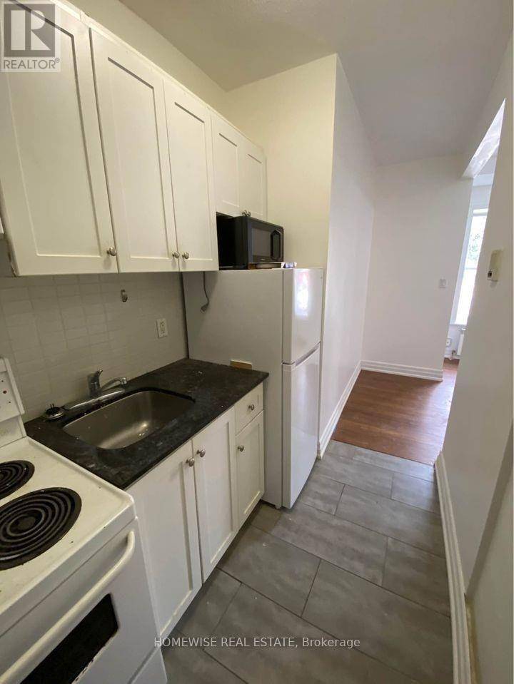 Toronto (south Parkdale), ON M6K3B7,1 Triller AVE #104