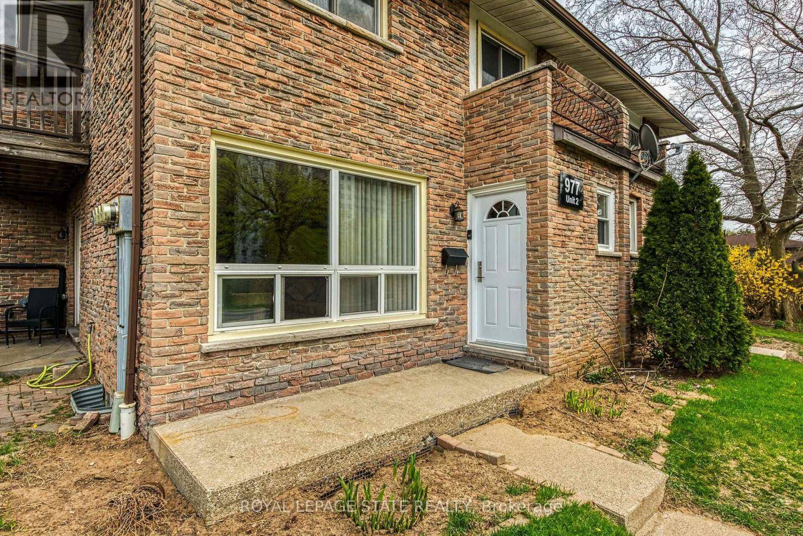 Burlington (brant), ON L7T3Z1,977 Francis RD #2