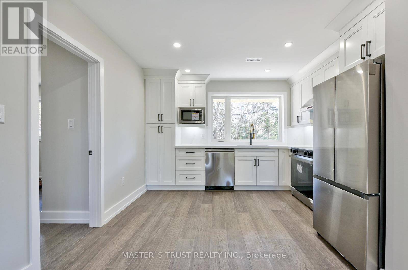 Oakville (co Central), ON L6K1V6,28 Florence DR #Unit 1