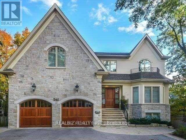 Oakville (oo Old Oakville), ON L6J1K6,540 LAKESHORE ROAD E