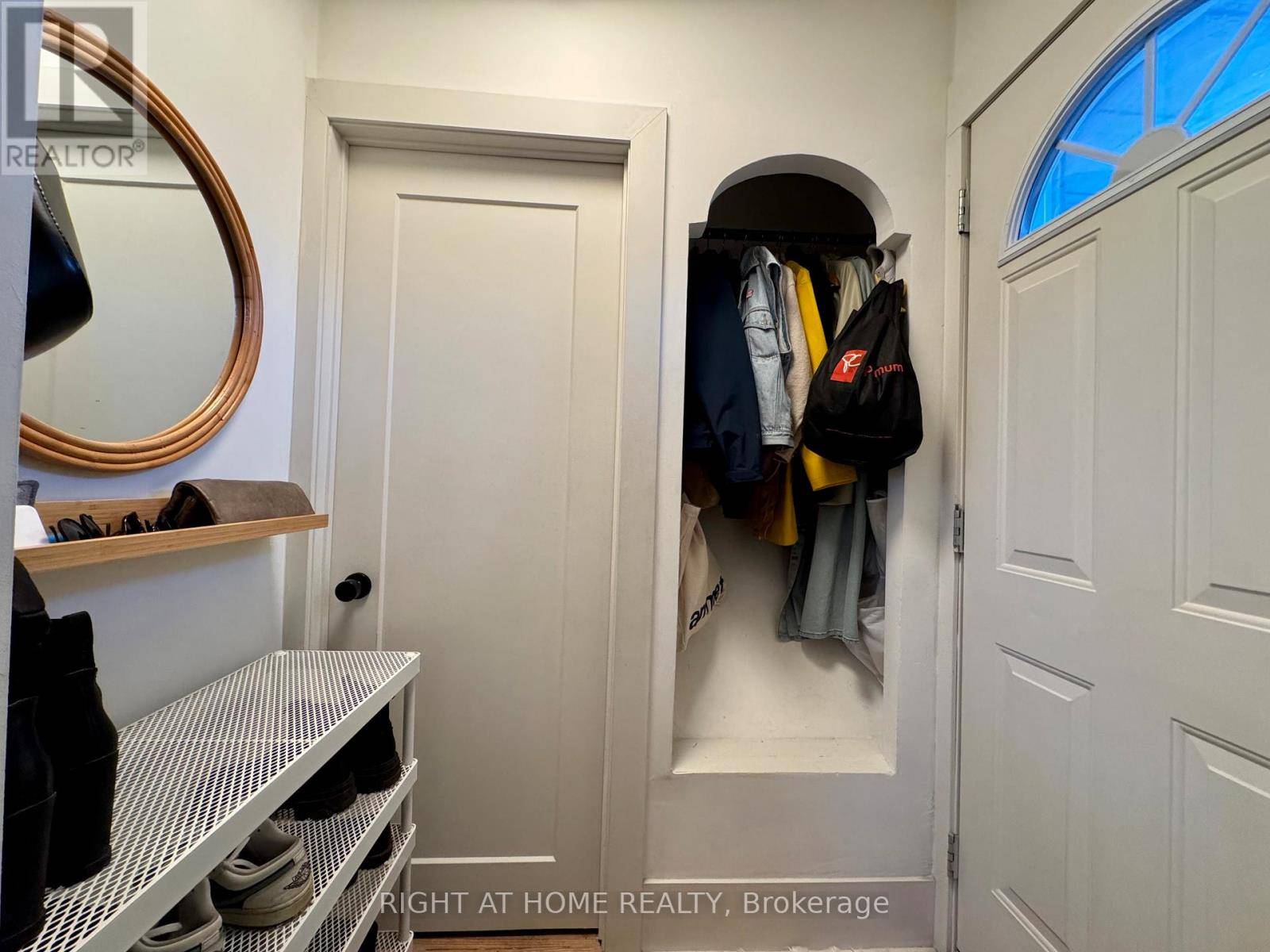 Toronto (keelesdale-eglinton West), ON M6M1N5,33 Juliet CRES #Main Floor
