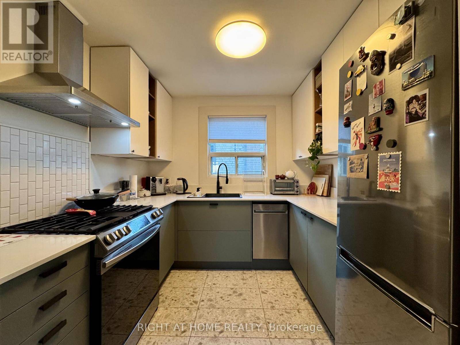 Toronto (keelesdale-eglinton West), ON M6M1N5,33 Juliet CRES #Main Floor