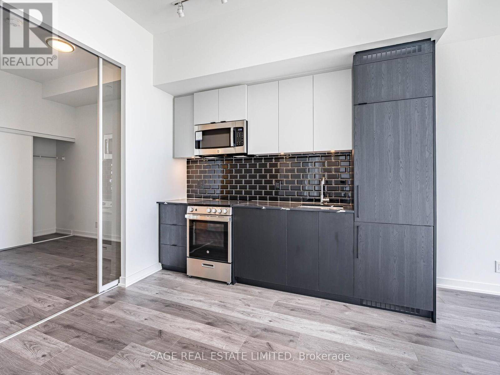 Toronto (south Parkdale), ON M6K0J2,285 Dufferin ST #1115
