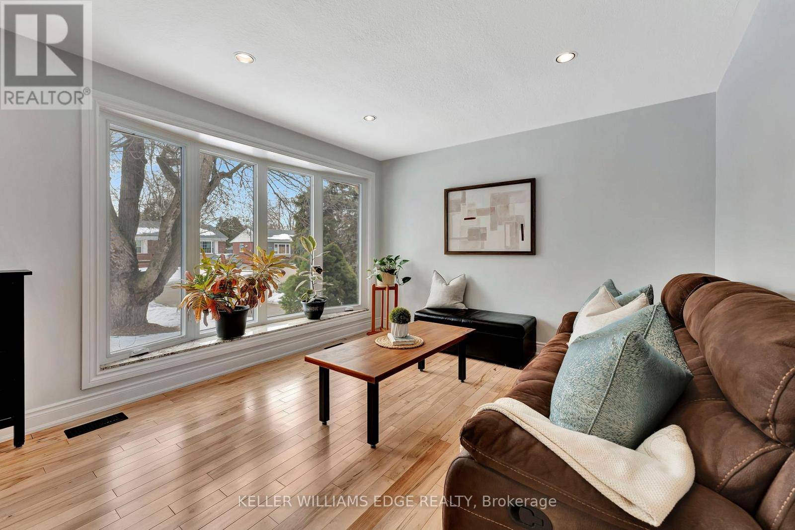Burlington (lasalle), ON L7T3S9,635 INVERNESS AVENUE
