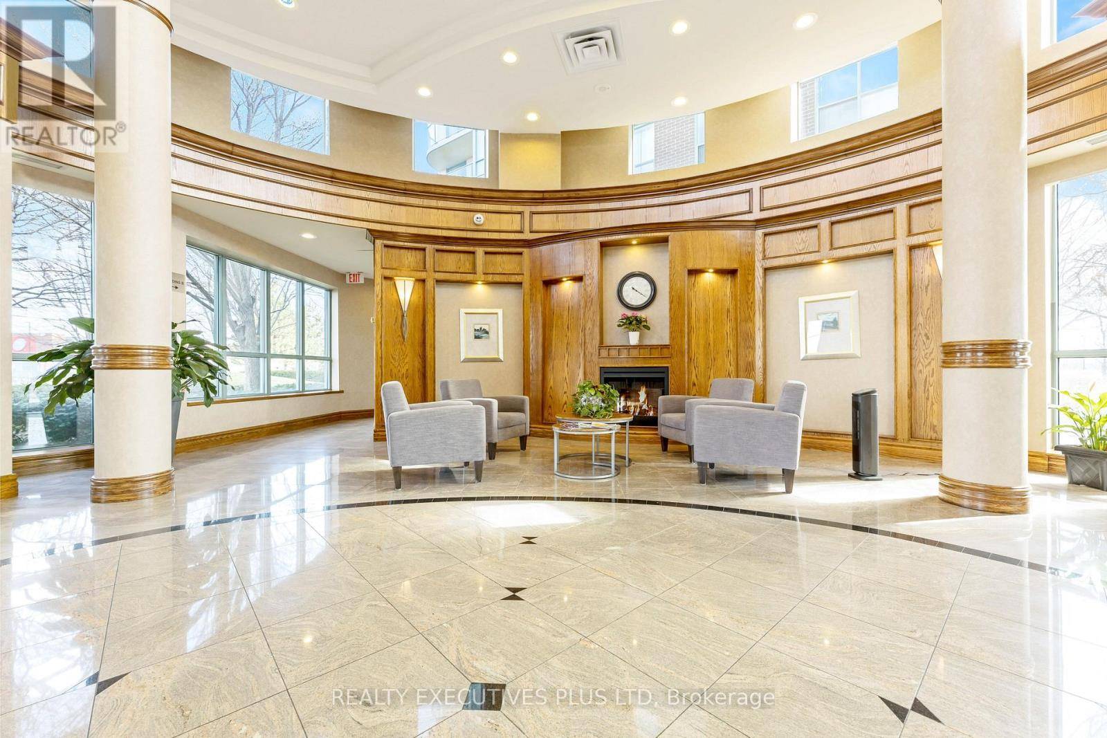 Mississauga (central Erin Mills), ON L5M7K8,4879 Kimbermount AVE #110