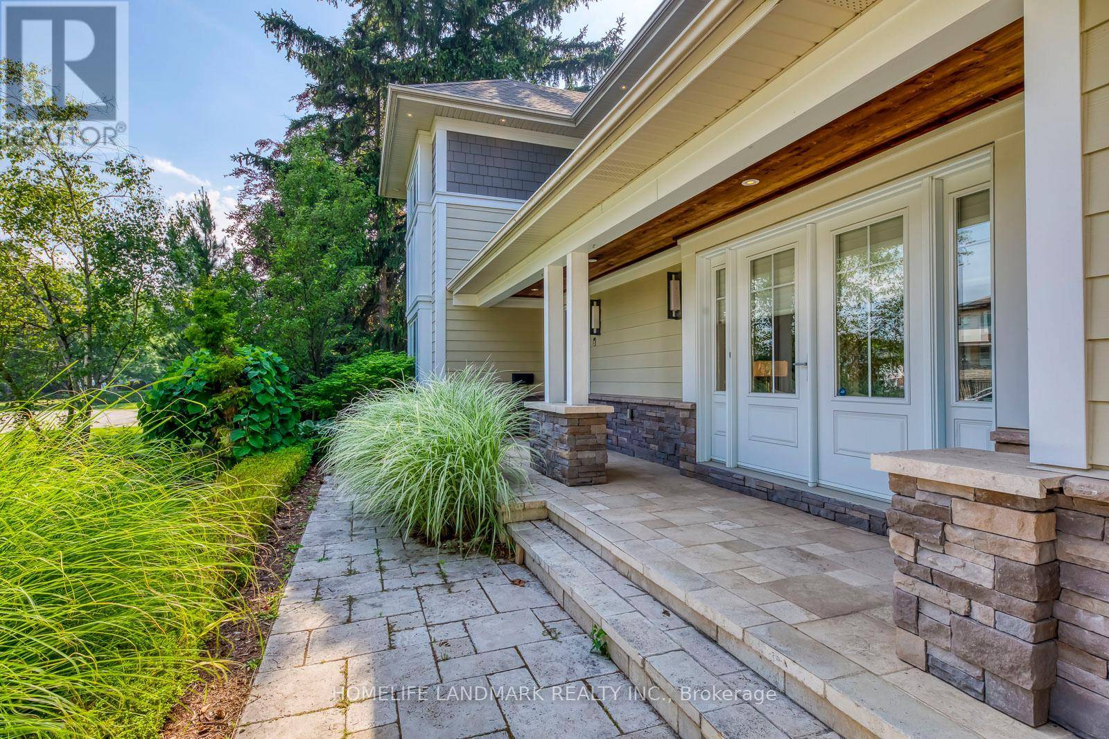 Oakville (wo West), ON L6K2T5,214 WANETA DRIVE