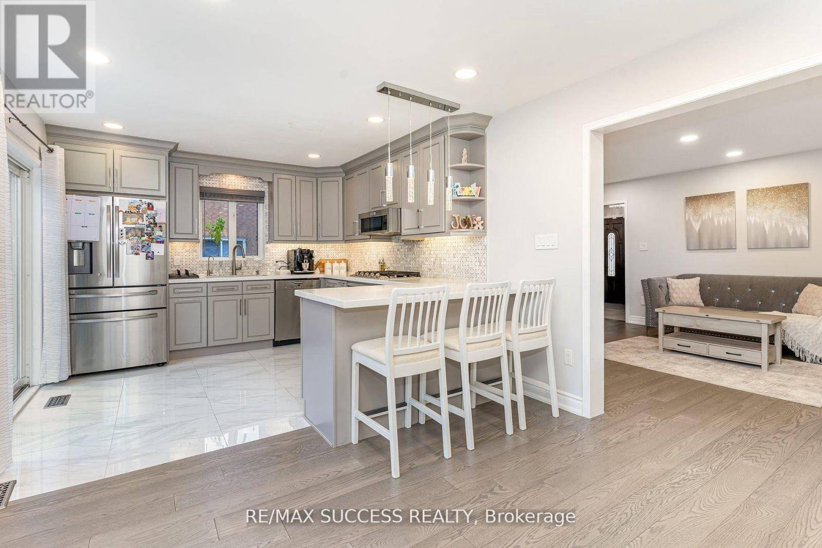 Mississauga (hurontario), ON L4Z4B2,5383 RED BRUSH DRIVE