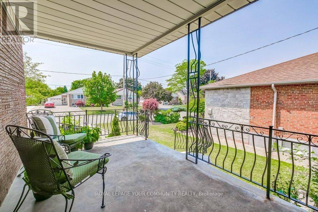 Toronto (downsview-roding-cfb), ON M3M2S4,52 WHITBURN CRESCENT
